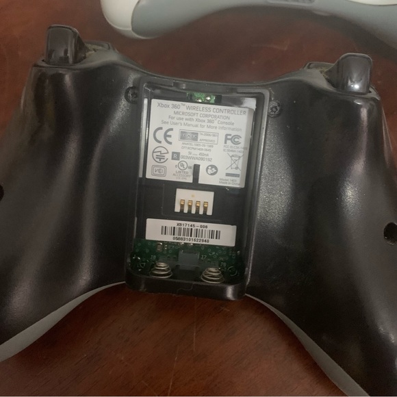 Xbox 360 Console Bundle with 3 Controllers 60gb - Picture 5 of 16